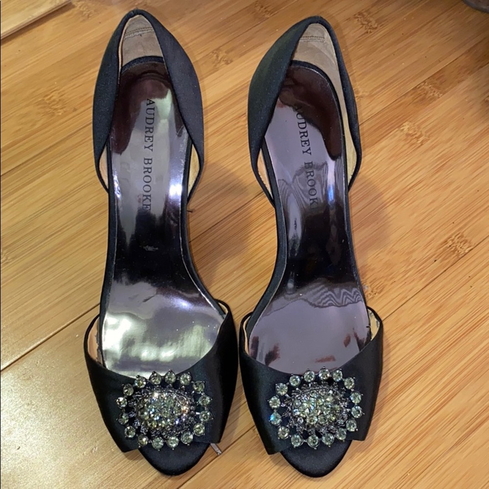 Open toe pumps